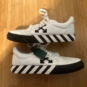 Off White Men’s Canvas Sneaker